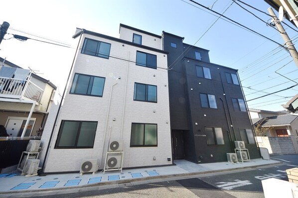 メゾンハイウェイ春日町の物件外観写真